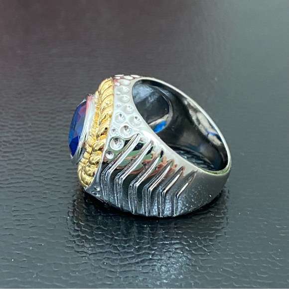 Vintage Unsigned Two-tone Blue Sapphire Rhinestone Rhodium Plated Ring Size 8 - Picture 6 of 13